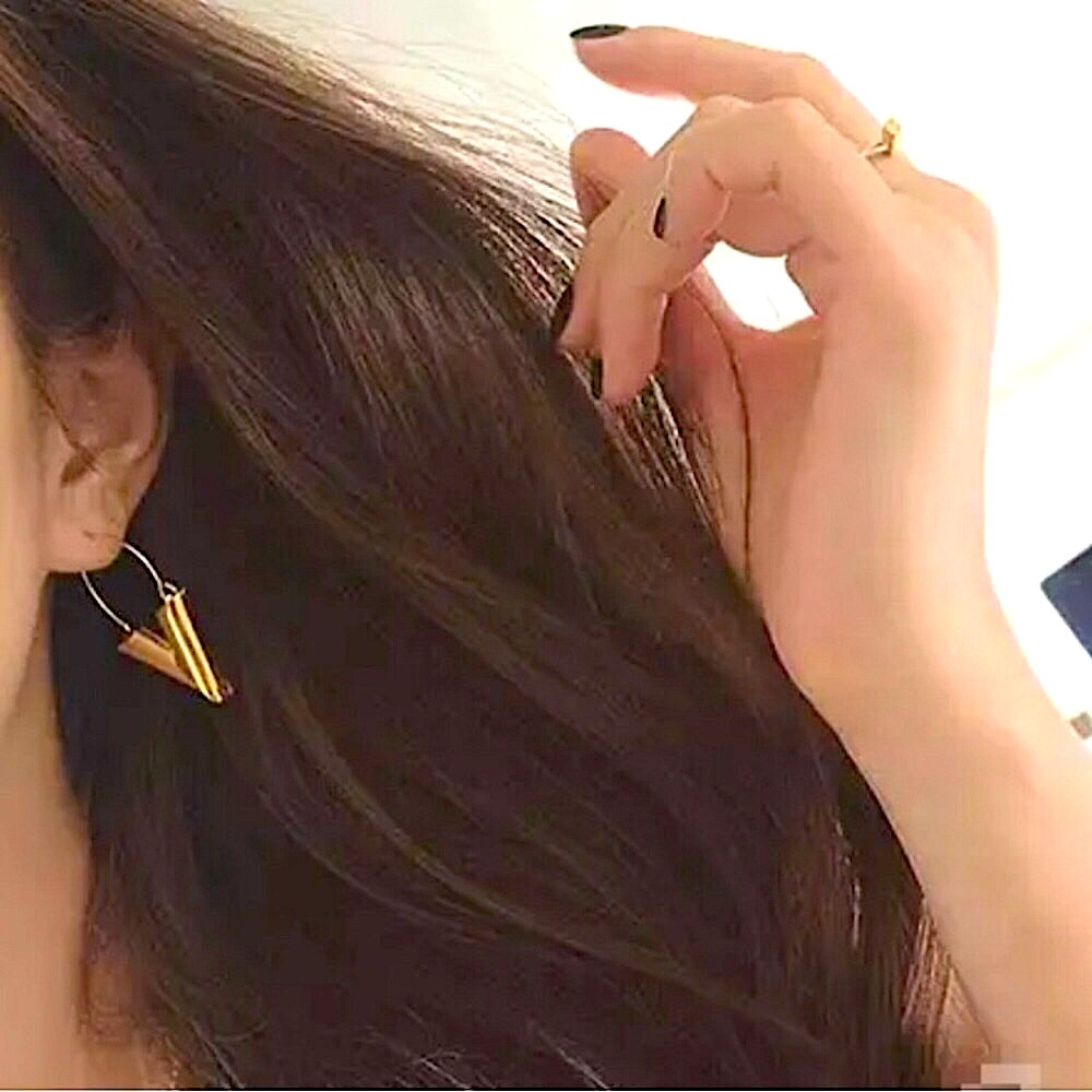 ⚜️[𝟯/$𝟮𝟴]⚜️Gold Triangle Simple Earrings NEW - Picture 5 of 11
